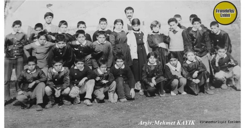 Viranşehir Dumlupınar İlkokulu Eski Öğretmenlerinden Öğretmen Mehmet Yılmaz, Eski Öğrencilerinden Ahmet Yücedağ ve Arkadaşarı