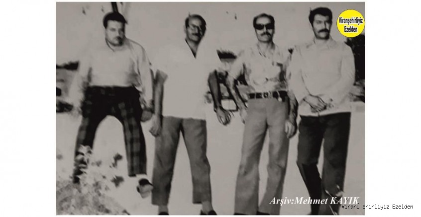 Viranşehir Eski Caddesinde Yıllarca Beraber Esnaflık yapmış, Sevilen Güzel Esnaflarımızdan Merhum Sıddık(Şefik) Can, Merhum Abdulkadir (Kunduracı Abde) Belkıran, Merhum Sait Açıkgöz(Kunduracı Sait)