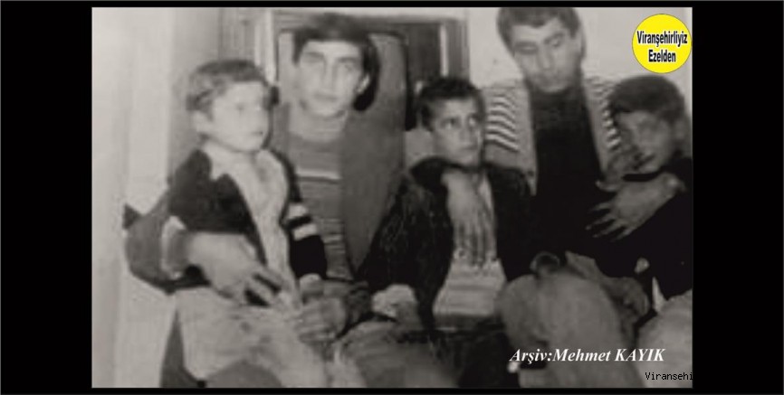 Viranşehir Eşraflarından Merhum Ali Nihat Ayaz’ın Çocukları Adnan Ayaz, Mustafa Ayaz, Merhum Veysi Ayaz, Murat Ayaz ve Aslan Ayaz