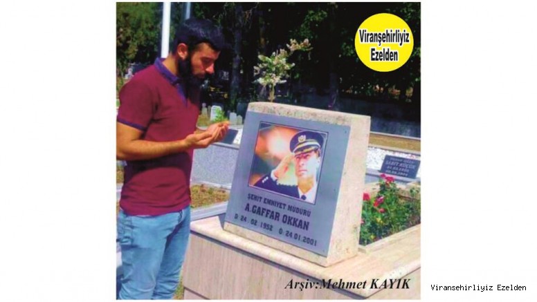 Viranşehir Gogs Giyim Satış Danışmanı Muhammed Mutlu, Diyarbakır İl Emniyet Eski Müdürü Şehit Ali Gaffar Okkan’ın Mezarını Ziyaret etti. 