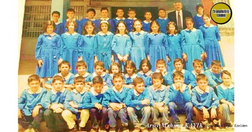 Viranşehir Göl İlköğretim Okulunda Yıllarca Öğretmenlik yapmış, Sevilen Öğretmenlerimizden Mustafa Alay ve Öğrencileri