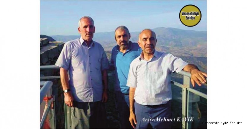 Viranşehir  Gölbaşı Mahallesi Eski Muhtarı Merhum Nuri Parlak, Mehmet Göktaş ve Arkadaşı