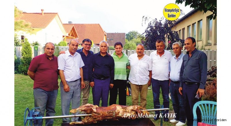 Viranşehir İlçe Nüfus Müdürlüğünde birlikte çalışmış Emekli Müdür Mahmut Nedim Can, Mustafa Elçi, Fayik Seraç, Hakkı Bozkurt ve Arkadaşları