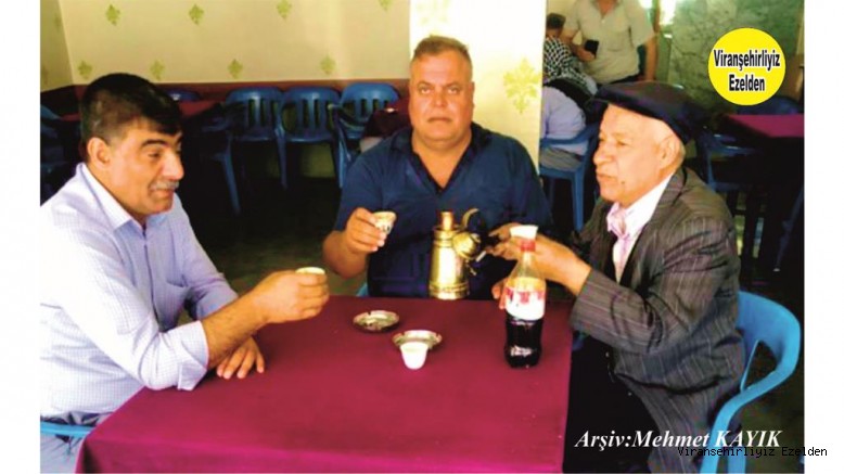 Viranşehir’in Meşhur Mırracılarından(Acı Kahveci) Karadayı olarak tanınan Ahmet Barik, Yusuf Senci ve Mehmet Kaldırıcı