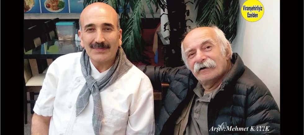 Viranşehir'li Hemşehrimiz Viranşehir’de Lokanta Sektöründe Yıllarca Esnaflık Yapmış, Usta Kebapçı Edip Bilen ve Bizimkiler Dizisinde Namıdiğer Çaycı Abbas Hikmet Karagöz’e Ait Bir Fotoğraf Yayınlıyoruz