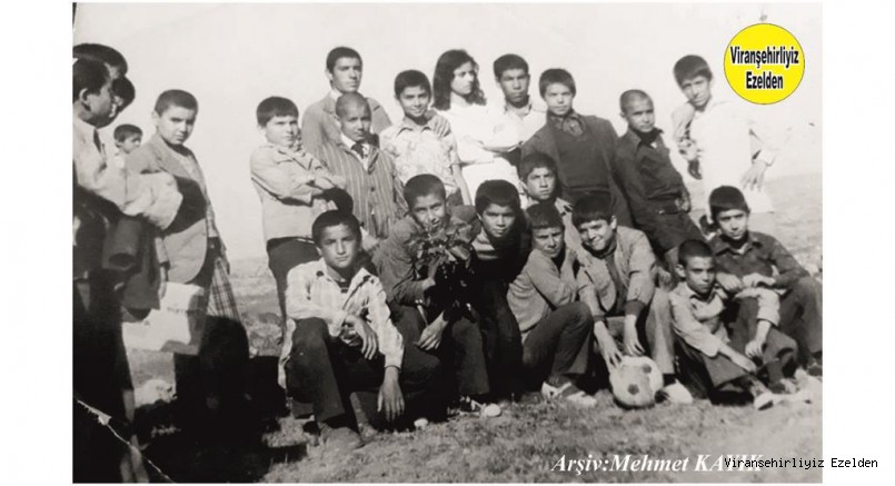 Viranşehir Lisesi 1977 Yılı Eski Öğretmenlerinden, Nesrin Gazi, Eski Öğrencilerinden, Yaşar İnanç, Hasan Mutlu, Mehmet Salih Türkmenoğlu, Nihat Vurgun, Şeyhmus Bayraktar, Haluk Tepret