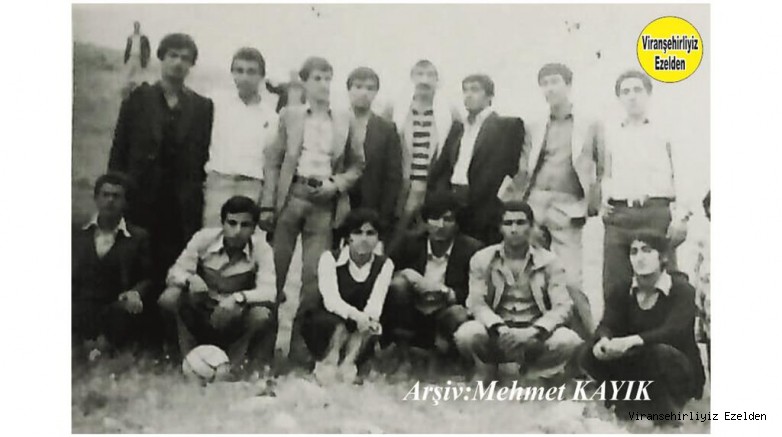 Viranşehir Lisesi 1980 Yılı Eski Öğrencilerinden Sadun Özkan, Hacı Aşık,Abdurrahman Behlül, Mehmet Çoban, Öğretmen Nevzat Hızarcı, Nevvaf İtmiş, Halil Küçük, İsmail Yazmacı