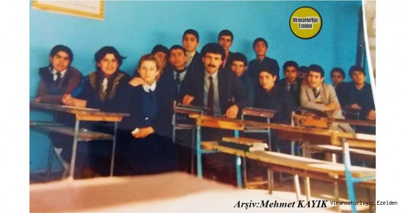 Viranşehir Lisesi 1984-1985 Yılı Eski Öğrencilerinden Merhum Seyithan Ulumaskan, Öğretmen Sabih Çınar, Gülbin Demir, Zübeyde Çelik, Hülya Akyürek
