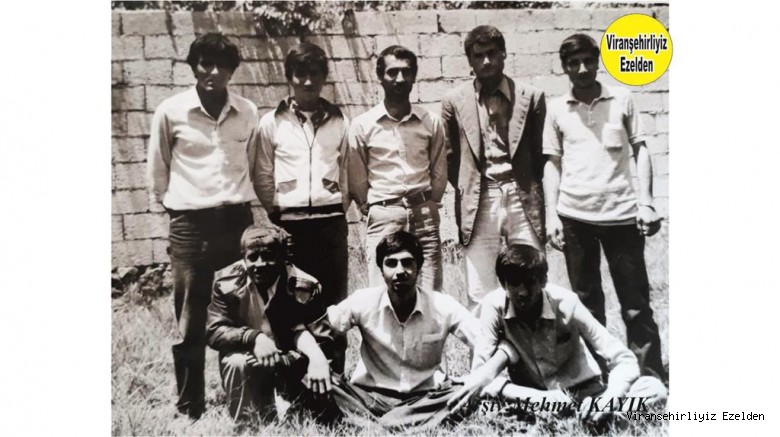 Viranşehir Lisesi 6 Edebiyat A Sınıfı Eski Öğrencilerinden Mahmut Nedim Can, Alaattin Suman, Öğretmen Işık Kaya, Adnan Yücedağ, Mahmut Nedim Konuk, İbrahim Akyürek, Merhum Nurettin Akçan ve Cemalettin Alıcıoğlu