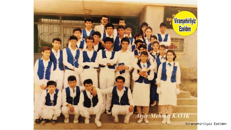 Viranşehir Lisesi Eski Bando Takımı Öğrencilerinden Derviş Özer, Şeyhmus Özkan, Ali Pirinç, Esat Mahmut Karakurt, Lütfü Bağcı, Arkadaşları ve Oklu Müdürü Hıdır İncir