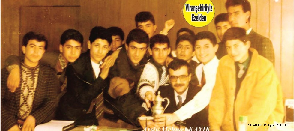 Viranşehir Lisesi Eski Müdürü Merhum Orhan Seyfioğlu, Eski Öğrencilerinden, Şeyhmus Çakar,  Halil Yüzücü ve Arkadaşları