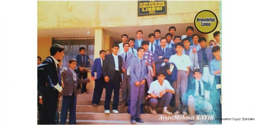 Viranşehir Lisesi Eski Öğrencilerinden Fırat Ösge, Öğretmen Hüseyin Gökçe ve Diğer Eski Öğrencileri