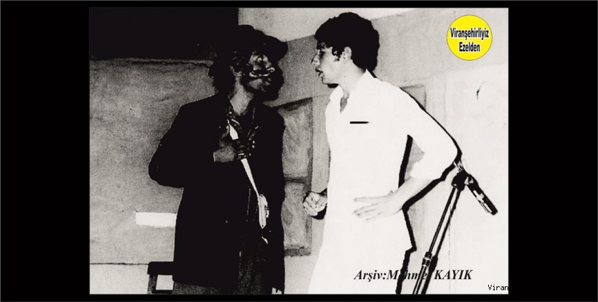 Viranşehir Lisesi Eski Öğrencilerinden, İsa Misafirci ve Necati Duygu’nun Ait Lise Yıllarında Düzenlediği Tiyatro Oyunu