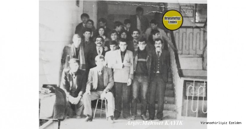 Viranşehir Lisesi Eski Öğrencilerinden Metin Kumaraslan, Öğretmen Hüseyin Kadıoğlu ve Eski Öğrencileri