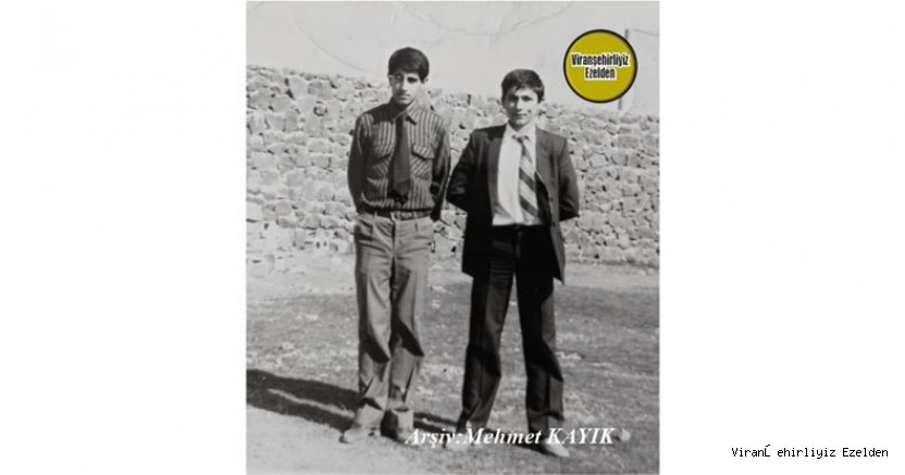 Viranşehir Lisesi Eski Öğrencilerinden olan, Ali Orman ve Arkadaşı Sakıp Yeşilağaç(Tiyesti)