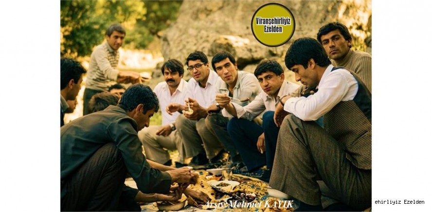 Viranşehir Lisesi Eski Öğretmenlerinden olan, Öğretmen Mehmet Ulutaş, Öğrencileri Abdurrahim Duygu, Cuma Yalçın