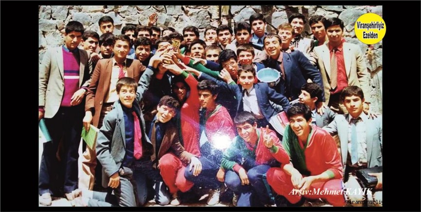 Viranşehir Lisesi Öğrencilerinden Merhum Salih Altıkanat, Ahmet Demiryorgan, Fethi Akmeşe, Eyyüp Yıldırım, Murat Gözetmen(Sarı), Ömer alıcı, Mustafa Günhan, Halil Kırmızı, İbrahim Aydoğan