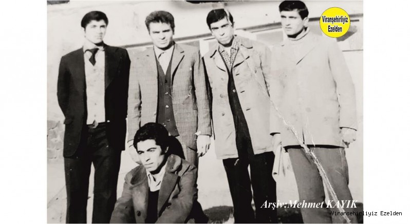 Viranşehir Lisesi Öğretmenlerinden olan Sıtkı Orman, Öğrencileri, Mahmut Aydın, Mahmut Acar, Şeyhmus Bayoğlu ve Arkadaşı