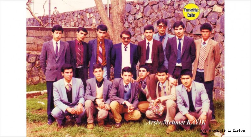 Viranşehir Lissesi 1986 Yılı Öğrencilerinden, Abdulkadir Basık, Dr. Mustafa Vurgun, Aydın Karakoç,  Murat Belkıran, Arkadaşları ve Öğretmen Mehmet Ulutaş