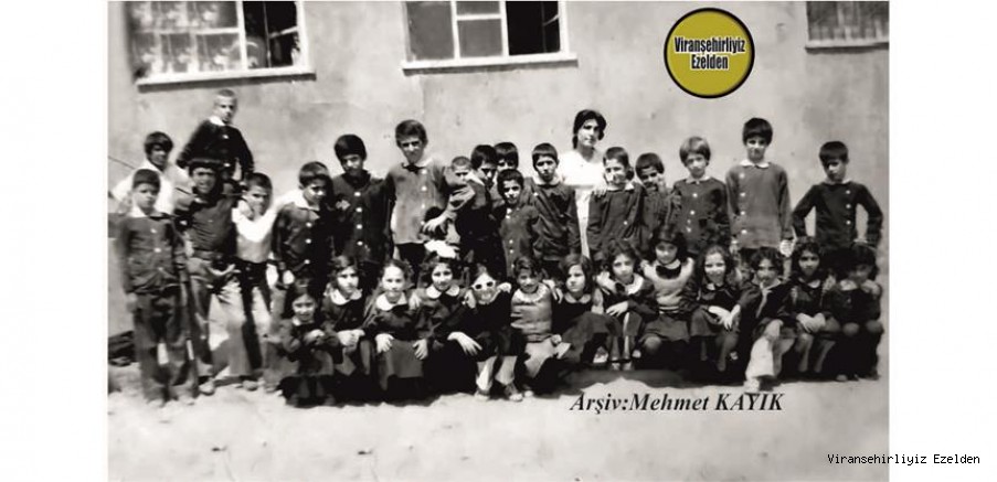 Viranşehir Sakarya İlkokulu Eski Öğrencilerinden Salih Tiryaki ve Arkadaşlarına Ait 1978 Yılında Çekilmiş bir Bir Fotoğraf