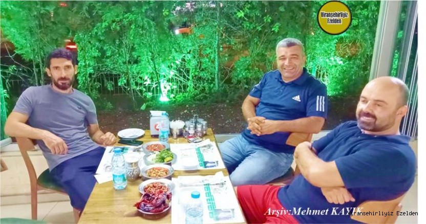 Viranşehir Sanayispor’da Yıllarca Beraber Başarılı Bir Şekilde Futbol Oynamış, Eski Futbolcularımızdan Şehmus Dodukanlıoğlu, Mehmet Divanli ve Volkan Kahraman