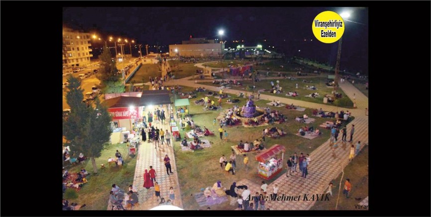 Viranşehir Yenişehir Mahallesi Ahmet Oktay Güner Parkına Ait Gece Çekilmiş Bir Fotoğraf 