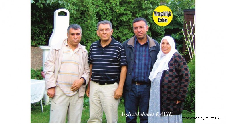 Yurt dışında yaşayan Vahap Kumruaslan, Metin Kumaraslan, Fuat Kumaraslan ve Anneleri Merhume Afri(Afre) Kumruaslan